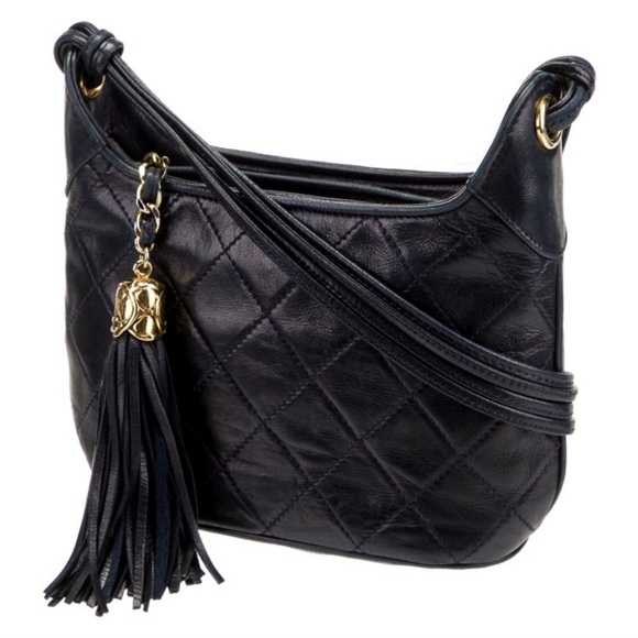 ⛔️SOLD⛔️ CHANEL Vintage '89-'91 RARE Quilted Tassel Shoulder Bag with COA - Picture 4 of 15